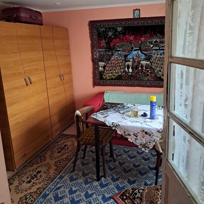 Taren cu casa de vanzare