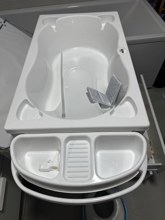 Masa de infasat cu cadita