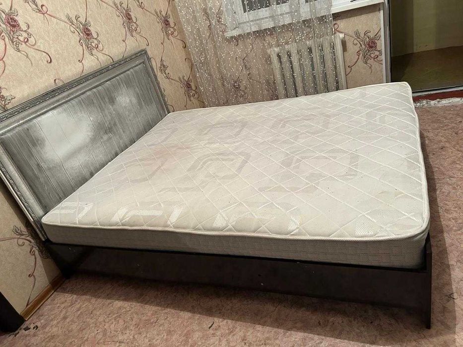 Двуспальная кровать