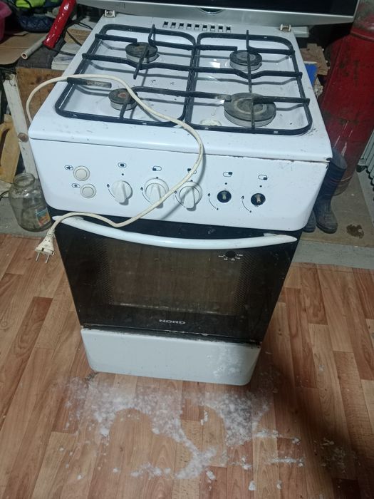 Продам газ плиту за 8000