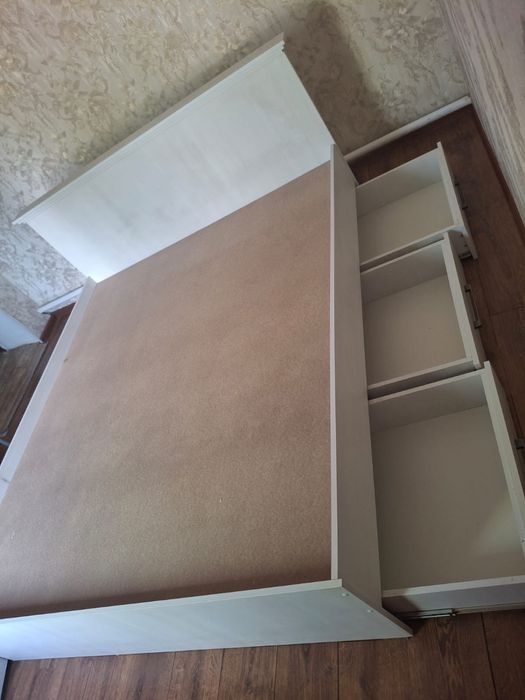 Продаётся двух спальная кровать