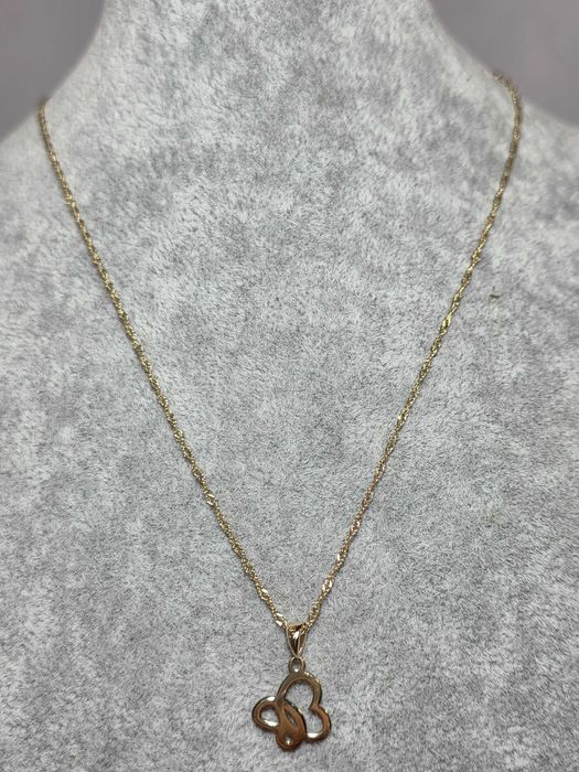 Lănțișor Delicat din Aur 14K cu Pandantiv Fluture – Eleganță și Feminitate