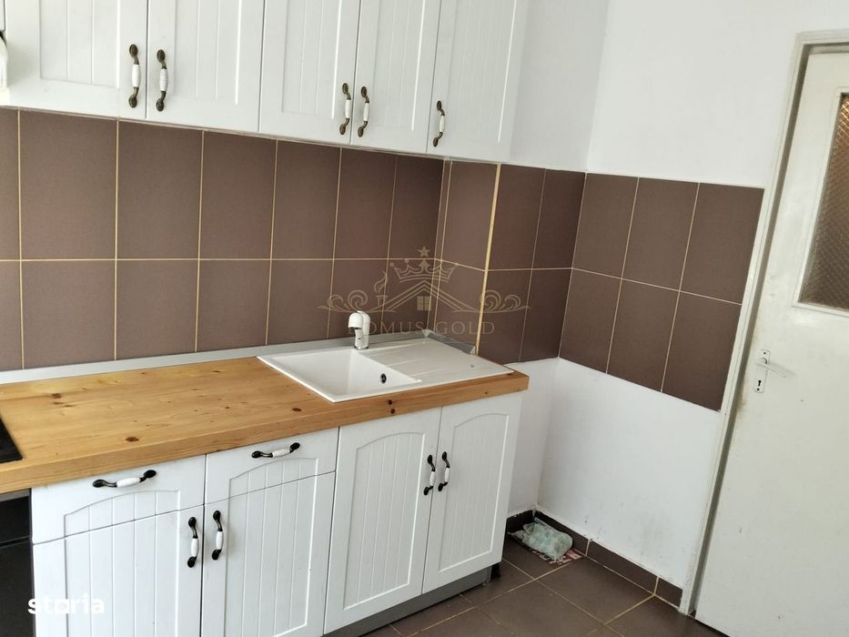 Vind apartament 3 camere in Gheorgheni .