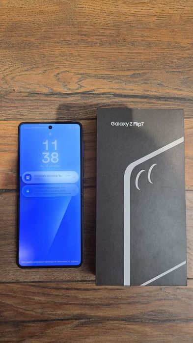 Samsung Galaxy Flip 7. Объем памяти 512 Гб.