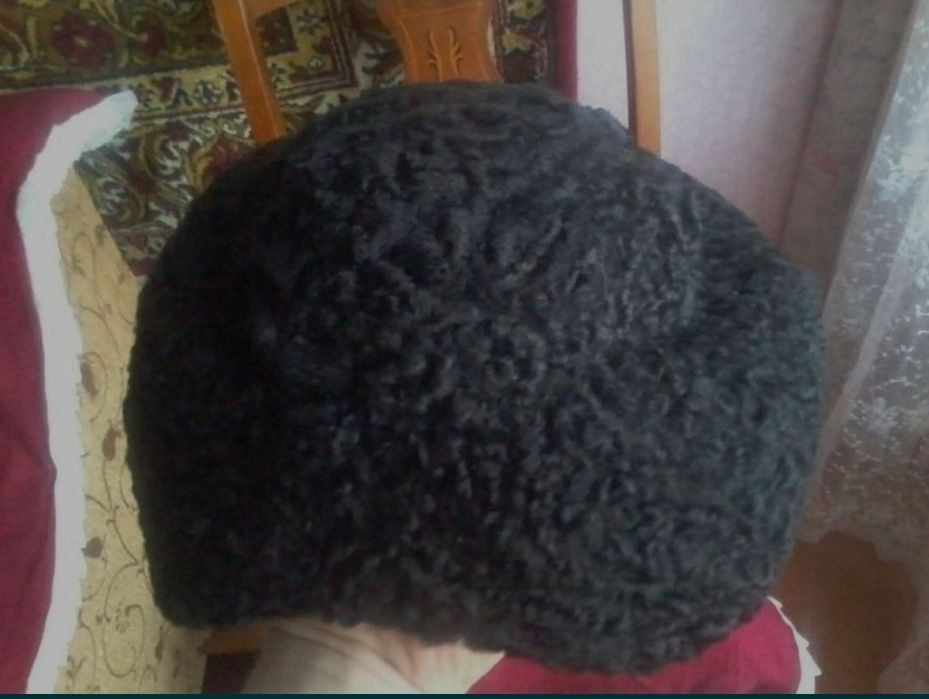 Шапка каракулевыя женская