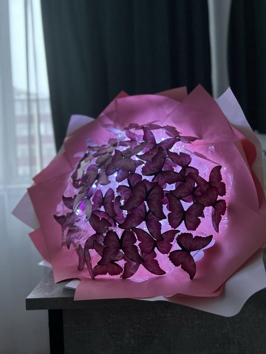 Букет из 51 бабочки светящийся