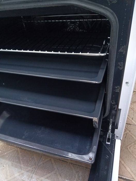 Свободно стояща печка с керамичен плот Gorenje 2годиниГаранция