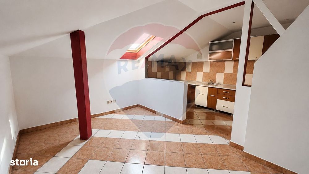 Apartament cu 3 camere de vânzare în zona Rogerius