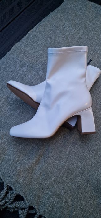 Botine Bershka noi