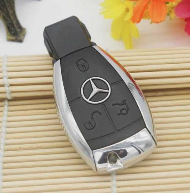 USB 2.0 sub forma de cheie MERCEDES 128GB Nou ambalat!