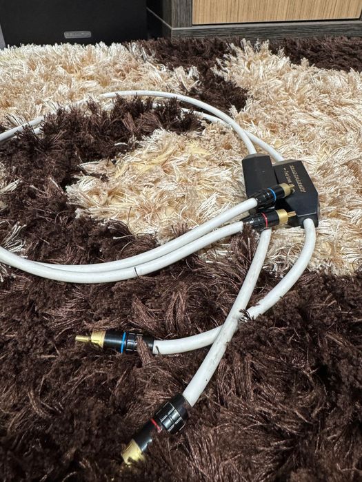 Cabluri rca Van Den Hul și Transparent Cable