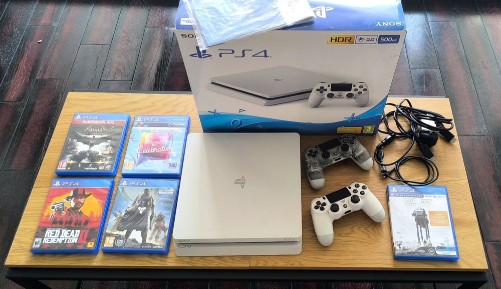 PS4 Slim 500GB бял с 2 джойстика и 5 игри

PlayStation 4 Slim 500GB +