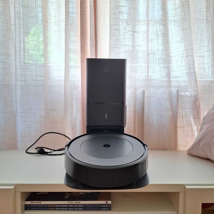 iRobot Roomba i5+ Light 5658 - Робот Прахосмукачка + Аксесоари
