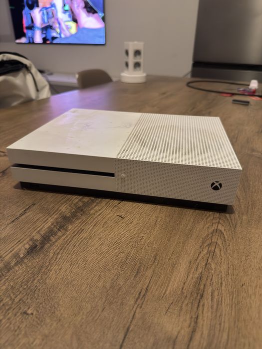 Xbox One S 500gb в добро състояние