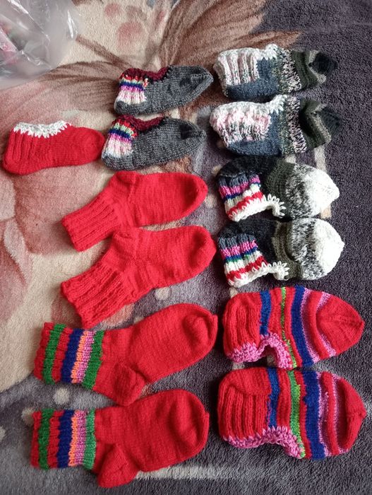 Ручное вязание. Продается по 700 теңге.