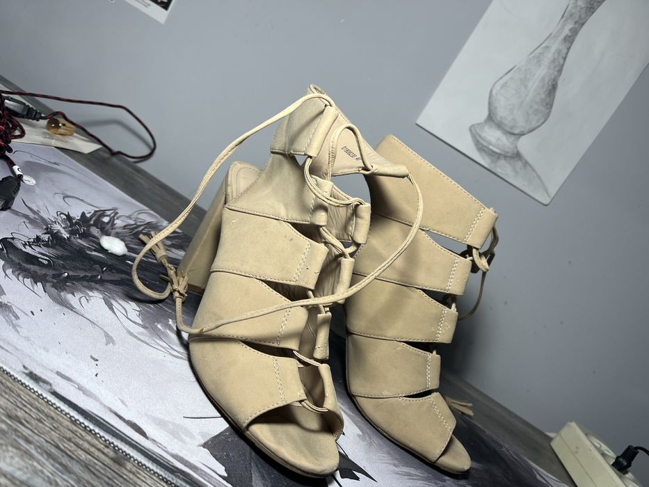 Босоножки женские