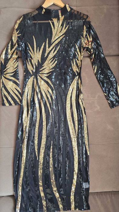 Дамска рокля с паети в черно и злато размер М-Л