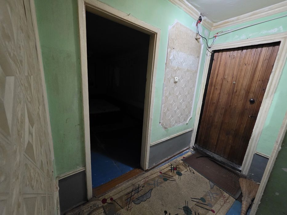 Калининскийда 3 хоналик квартира  сотилади.