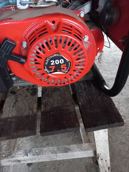 Продам срочно бензогенератор