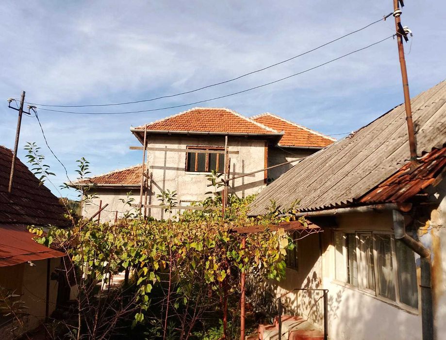 Casa mare de vanzare
