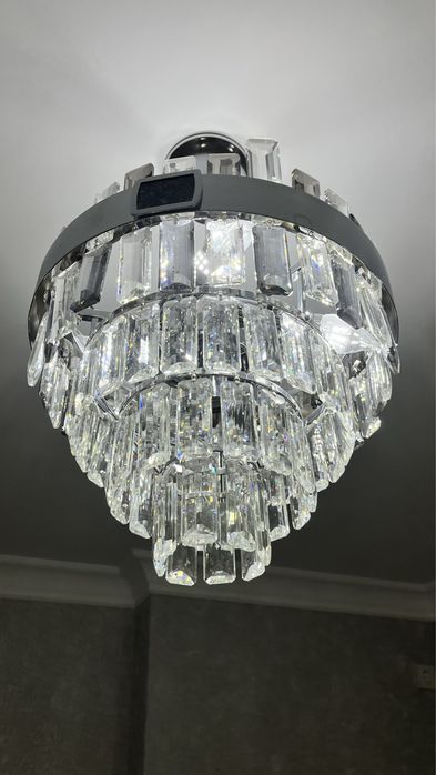 Продам люстру в отличном состоянии