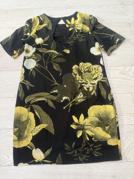 Красива много запазена рокля