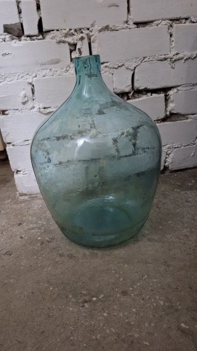 Бутыль без крышки.