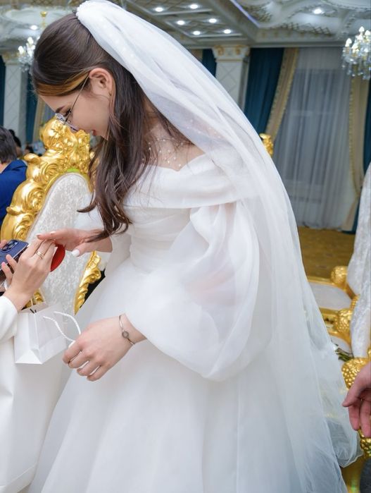 Свадебное платье, с фатой