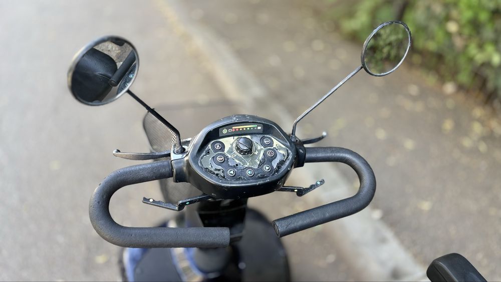 Carut Electric Persoane Handicap Dizabilitati-Scaun Piele-Dimens Mari-