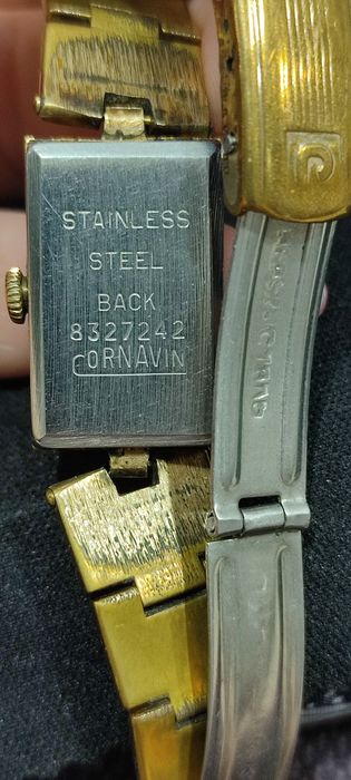 Продам наручные женские часы