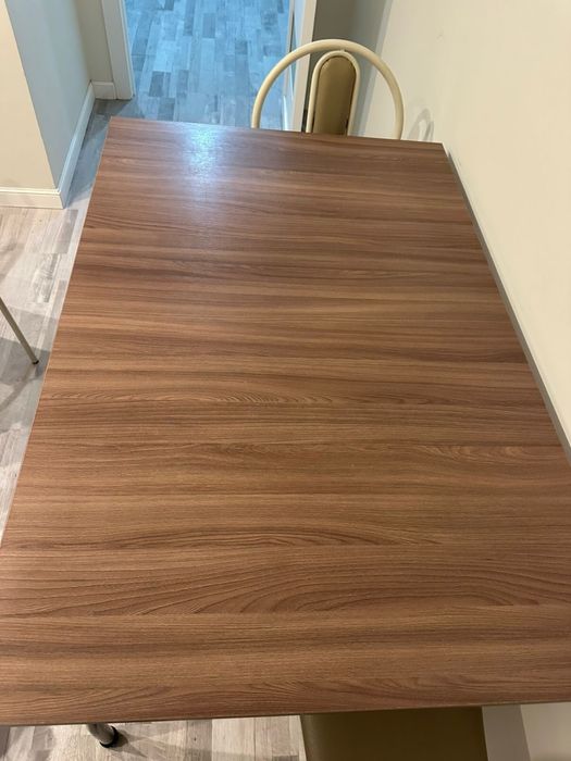 Кухонный стол большой