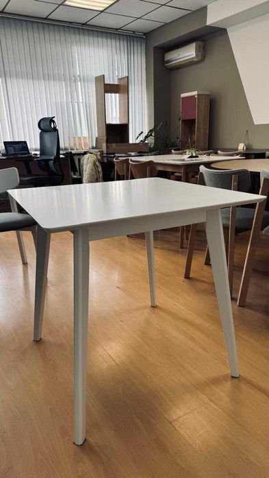 Стол Уценка - квадратный - эмаль - массив березы