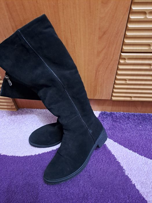 Зимние замшевые сапоги.