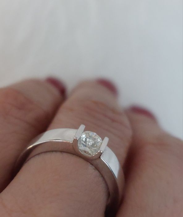 Продам золотое кольцо для помолвки