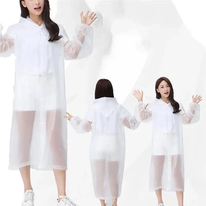 Цельнокроеный дождевик.