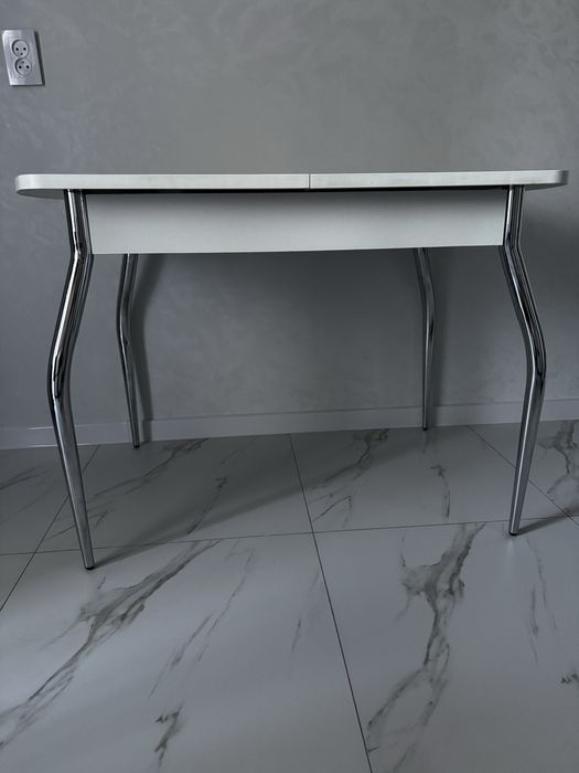 Продам кухонный стол