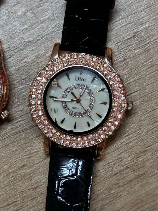 Женские часы на запчасти.