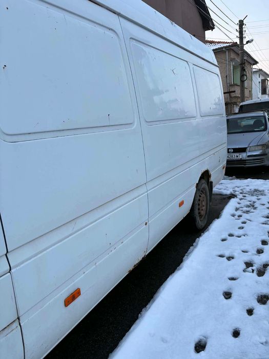Продавам микробус