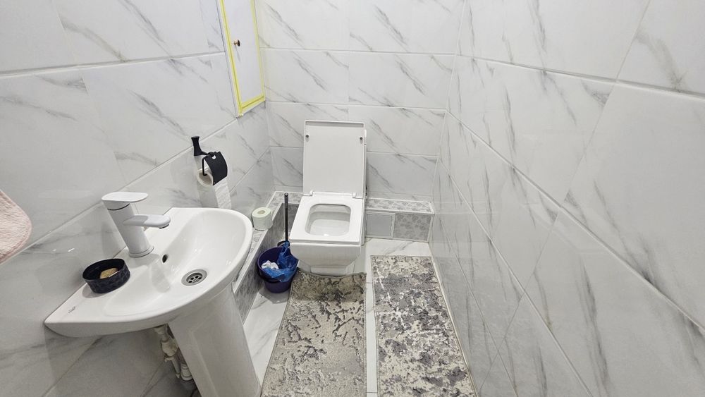 Сотилади срочно .Спутник 16а 3 хона 16/16 этаж 71500& мебель техникала