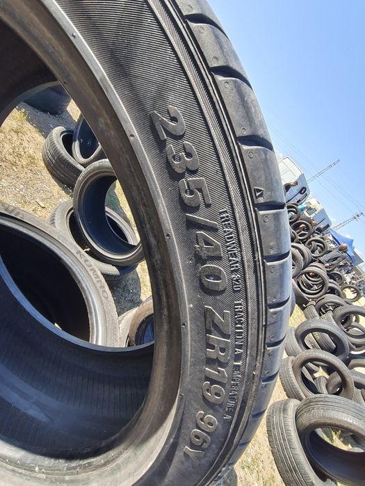Kumho Ecsta 235/40/19