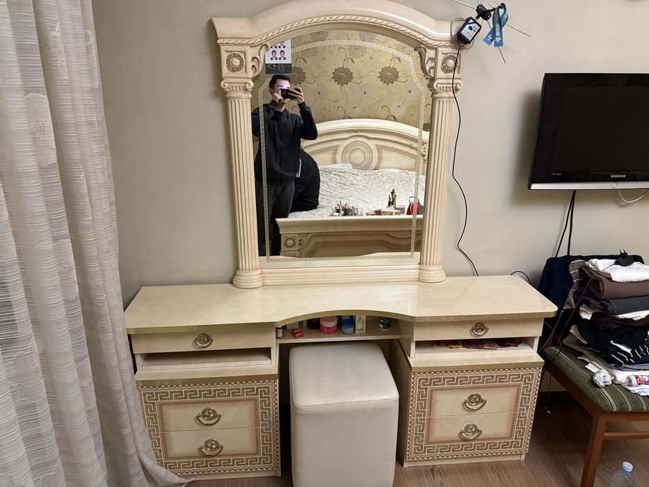 Спальный гарнитур