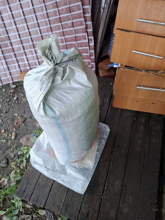 Уголь дрова в мешках.