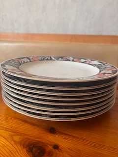 Набор широких тарелок