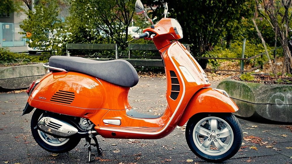 -50% намаление! Vespa , Веспа / Каска, ръкавици ,ръкохнатки , и заключ