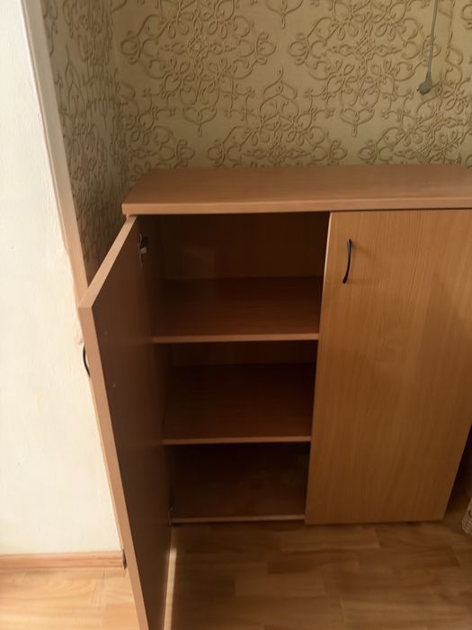 Отдам бесплатно шкафчик с полками