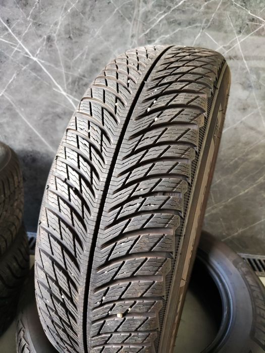 2 бр зимни 215/65/17 Michelin 22г