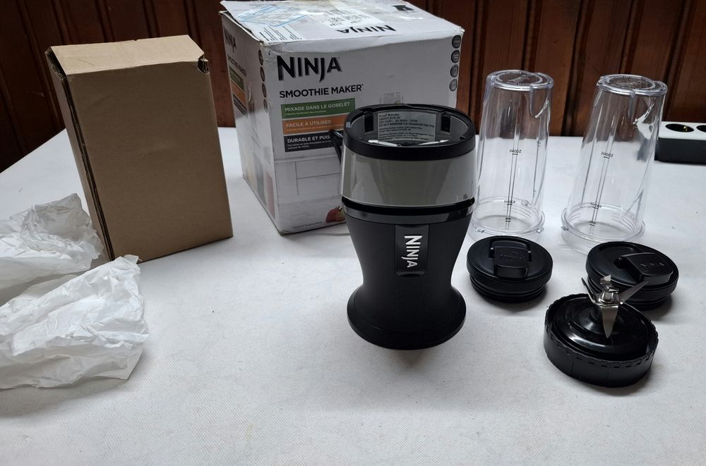 Смути Блендер Ninja QB3001, 700W, 2 контейнера× 470 мл,Tritan 2 капака