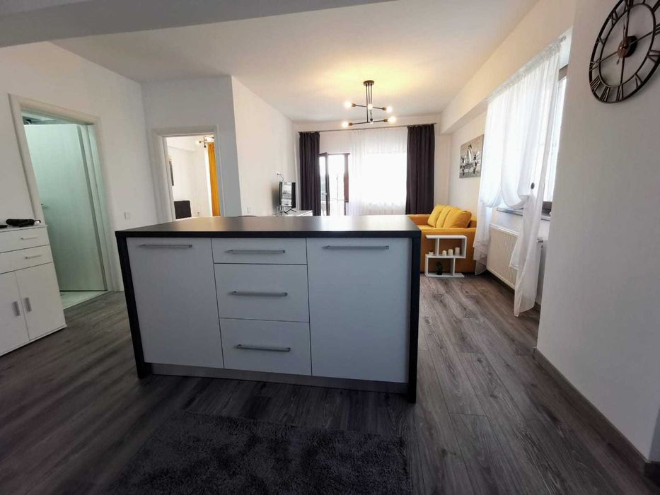 Închiriez apartament 2 camere (fond nou 2022) + loc parcare privat