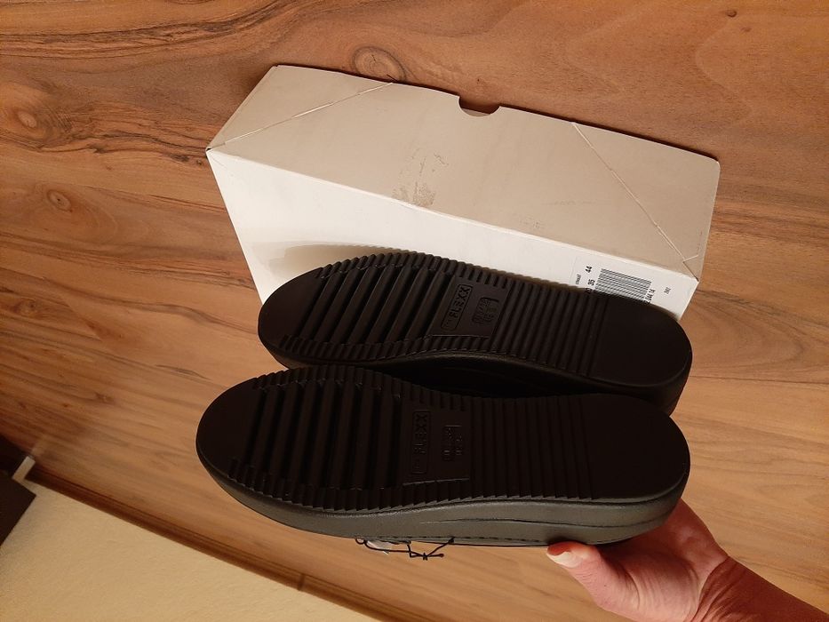 Нови обувки естествена кожа черно и сиво-36 номер