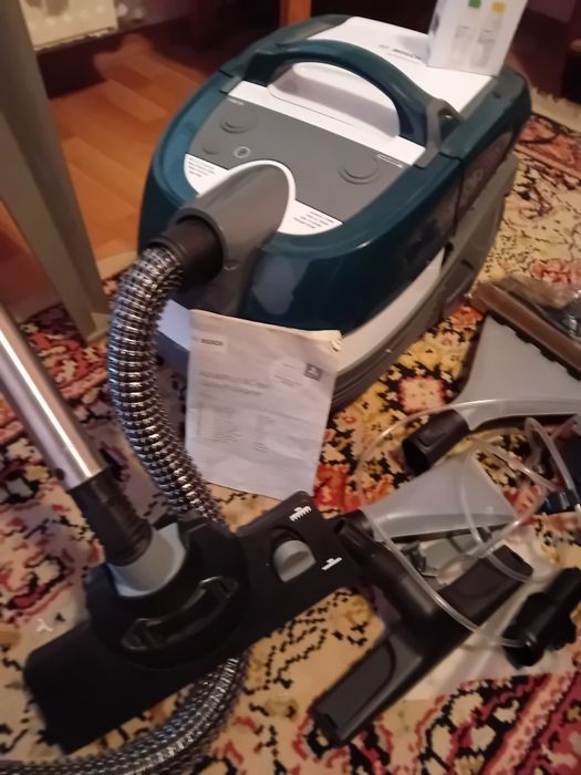 Aspirator bosch  funcționează